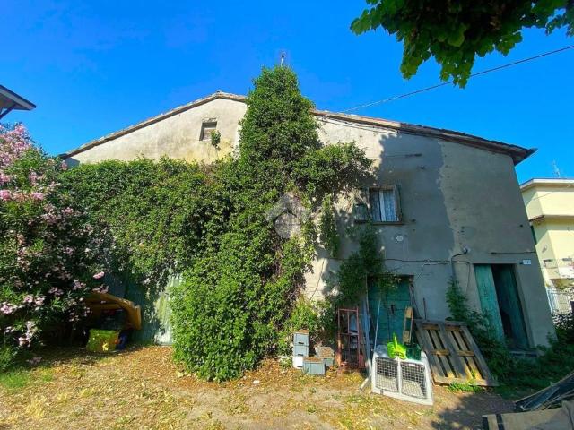 Rustici e casali in vendita di 219 m² in Via Trieste, 11