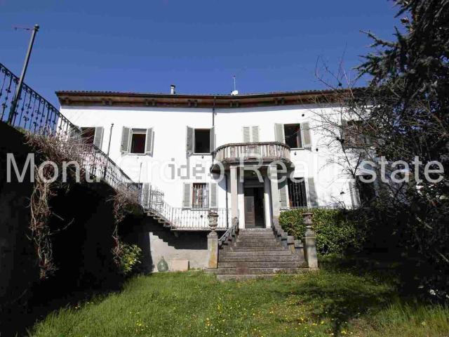 Rustici e casali in vendita di 210 m²
