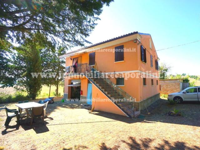 Rustici e casali in vendita di 210 m²