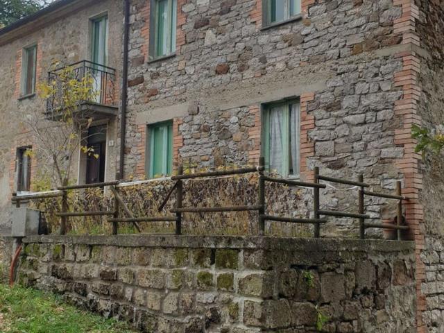 Rustici e casali in vendita di 210 m²