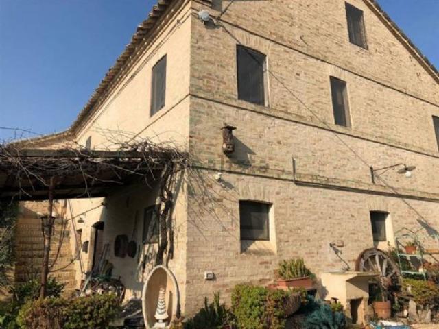 Rustici e casali in vendita di 210 m²