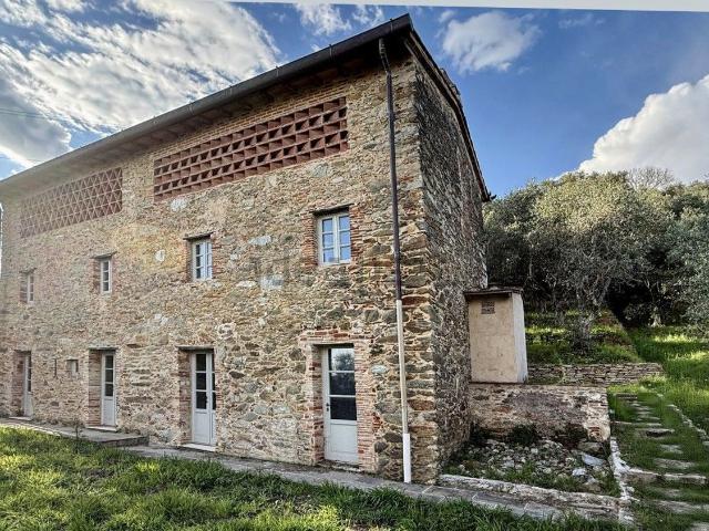Rustici e casali in vendita di 210 m²
