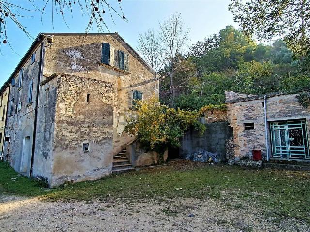 Rustici e casali in vendita di 210 m² in Contrada Piana Santi, 15