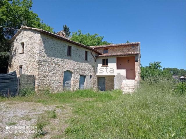 Rustici e casali in vendita di 210 m² in Strada del Gioco