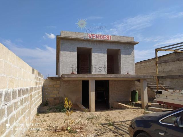 Rustici e casali in vendita di 210 m² in Strada Statale 7 ter Salentina