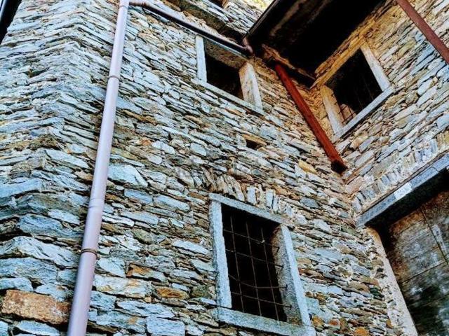 Rustici e casali in vendita di 210 m² in Via al Cantone
