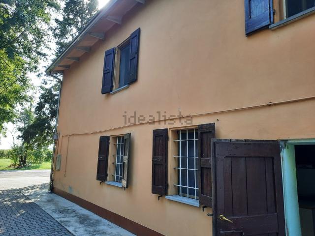 Rustici e casali in vendita di 210 m² in Via Baccarini, 17