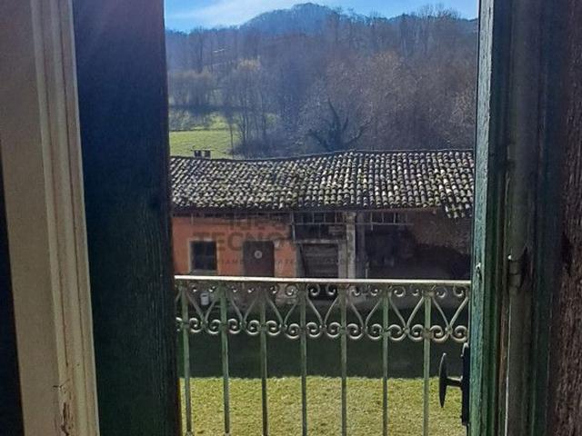 Rustici e casali in vendita di 210 m² in Via Cazzola Luigi