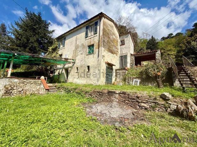 Rustici e casali in vendita di 210 m² in Via dei Colli