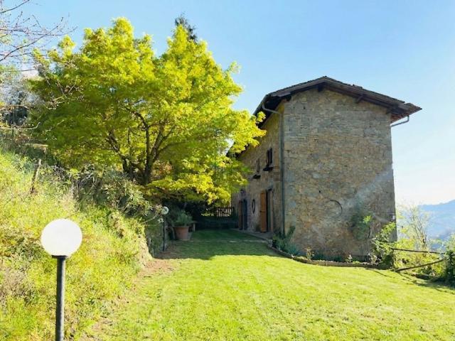Rustici e casali in vendita di 210 m² in Via del Traspo