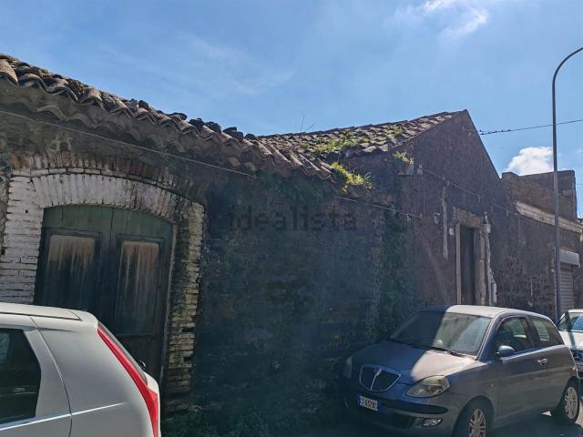 Rustici e casali in vendita di 210 m² in Via Francesco Petrarca, 33