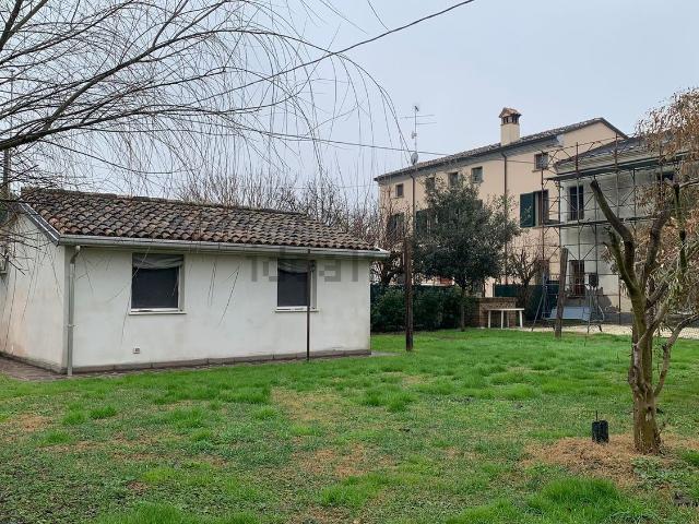 Rustici e casali in vendita di 210 m² in Via Reda