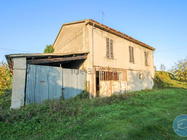 Rustici e casali in vendita di 212 m² in Via Borghetto, 2005