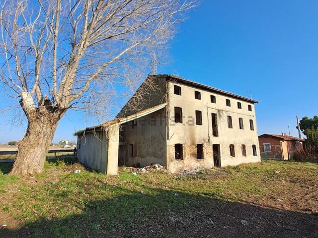 Rustici e casali in vendita di 212 m² in Via Sette Casoni, 44