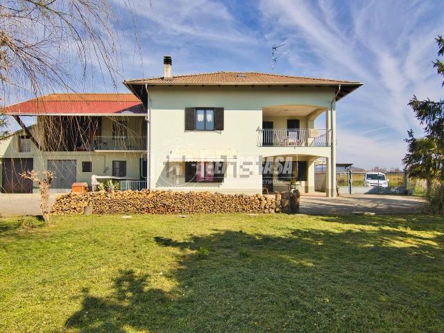 Rustici e casali in vendita di 213 m²