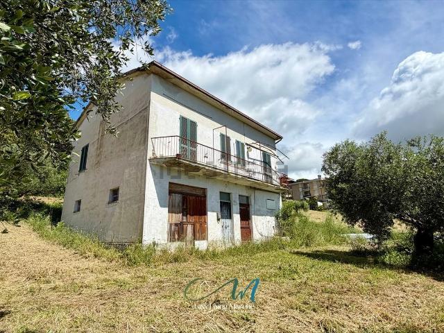Rustici e casali in vendita di 213 m² in Via Fonte Oliva