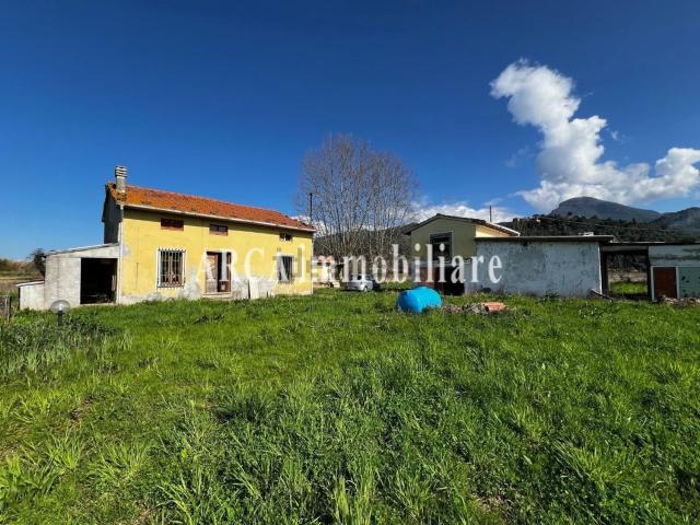 Rustici e casali in vendita di 225 m²