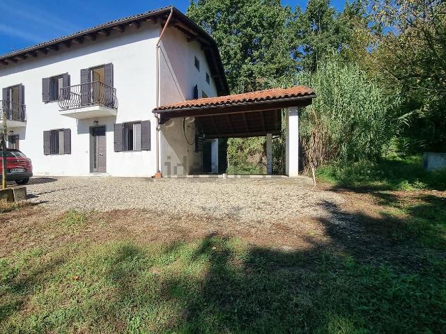 Rustici e casali in vendita di 225 m²