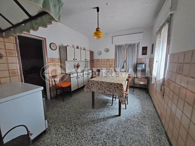 Rustici e casali in vendita di 225 m²