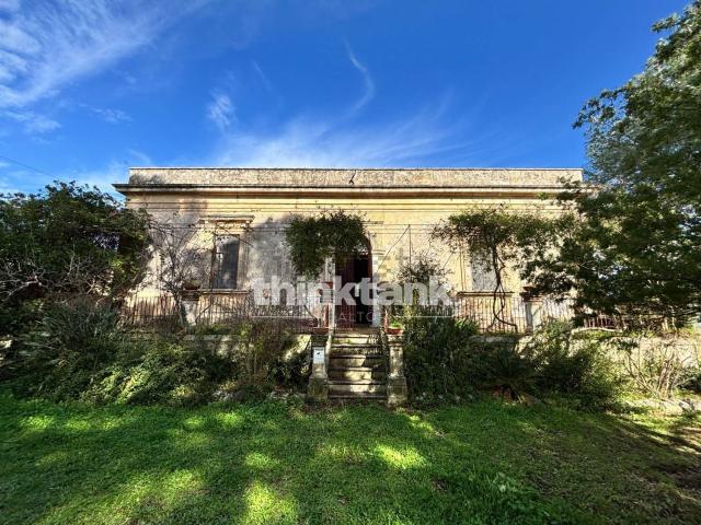 Rustici e casali in vendita di 225 m²