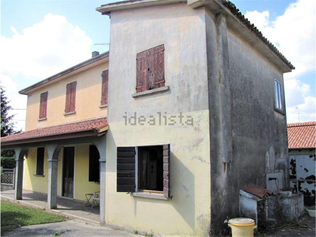Rustici e casali in vendita di 225 m² in Via Comunet