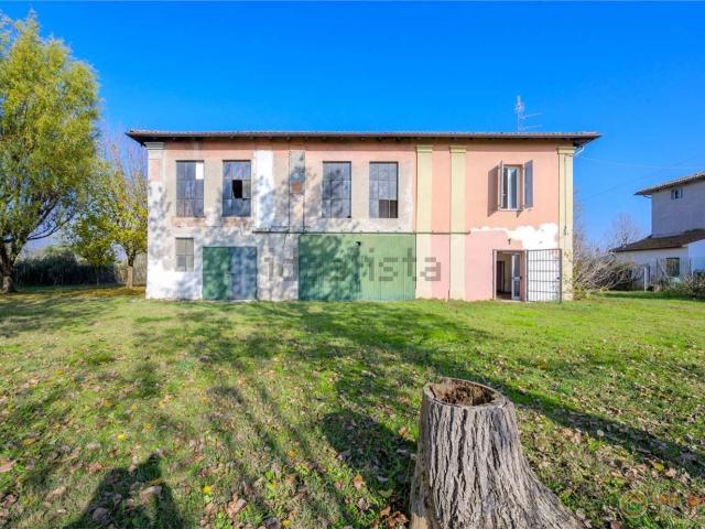 Rustici e casali in vendita di 225 m² in Via Grignani, 5