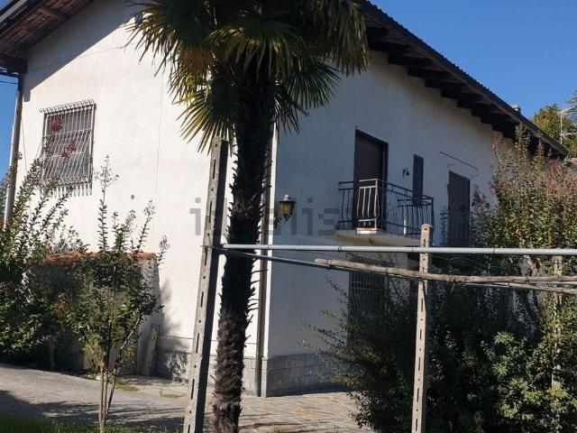 Rustici e casali in vendita di 226 m² in Via P. Asiago, 3