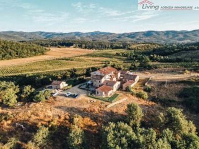 Rustici e casali in vendita di 229 m²