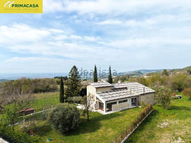 Rustici e casali in vendita di 229 m² in Località Ca&apos  del Gal