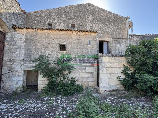 Rustici e casali in vendita di 229 m² in Strada Provinciale 76