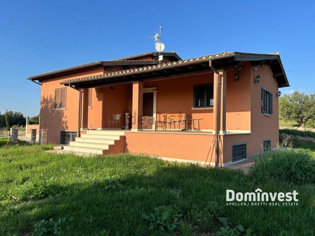 Rustici e casali in vendita di 229 m² in Strada senza nome