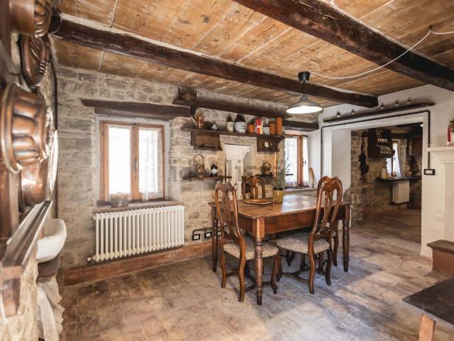 Rustici e casali in vendita di 229 m² in Via Castello P. Castello, 12