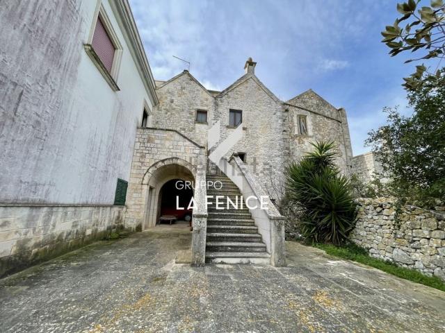 Rustici e casali in vendita di 2200 m² in Strada Monte Ilario