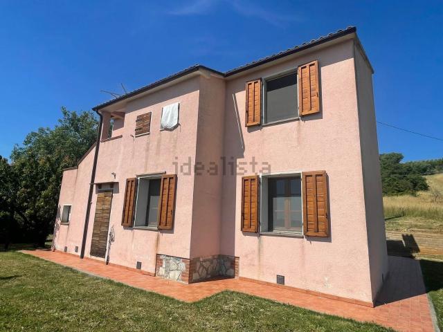Rustici e casali in vendita di 220 m²