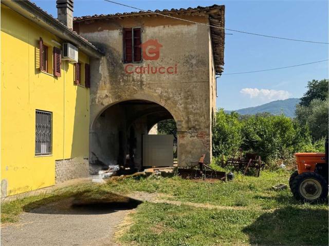 Rustici e casali in vendita di 220 m² in Via San Piero, 5