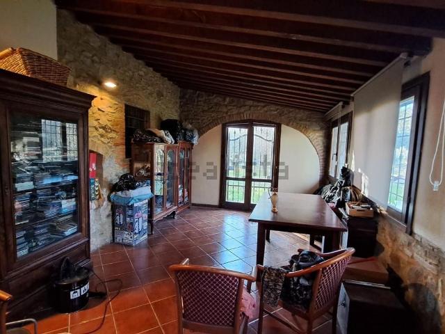 Rustici e casali in vendita di 220 m²