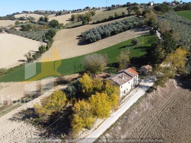 Rustici e casali in vendita di 220 m²