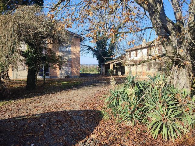 Rustici e casali in vendita di 220 m²