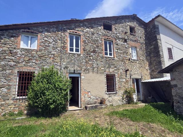 Rustici e casali in vendita di 220 m²