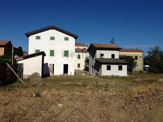 Rustici e casali in vendita di 220 m²