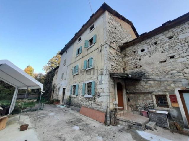 Rustici e casali in vendita di 220 m² in Contrada Pazzocco, 2
