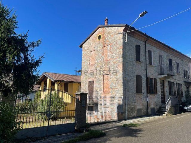 Rustici e casali in vendita di 220 m² in Frazione Crociglia, 32