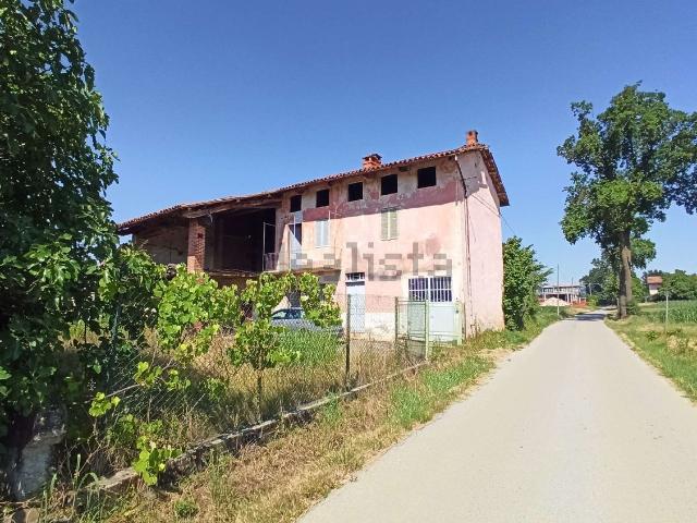 Rustici e casali in vendita di 220 m² in Strada Cagnalupa, 28