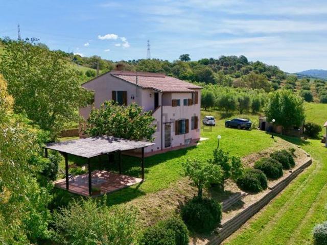 Rustici e casali in vendita di 220 m² in Strada Provinciale Campagnatico
