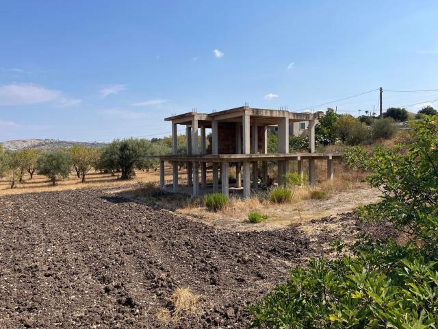 Rustici e casali in vendita di 220 m² in Via Orazio Pluchino