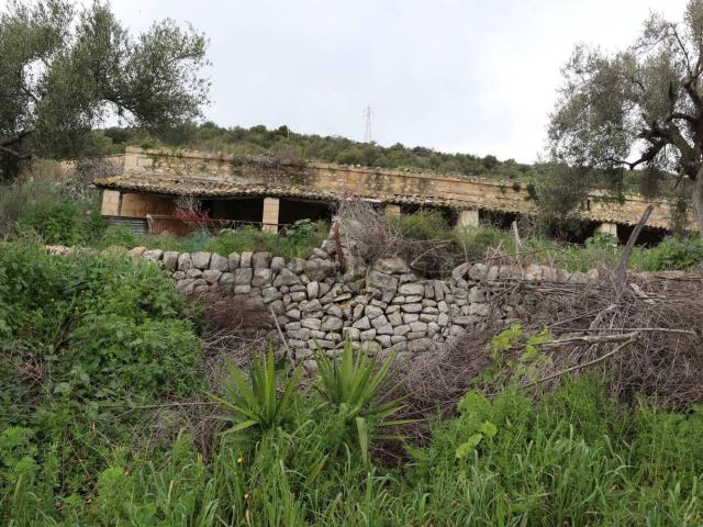 Rustici e casali in vendita di 220 m² in Via Archimede