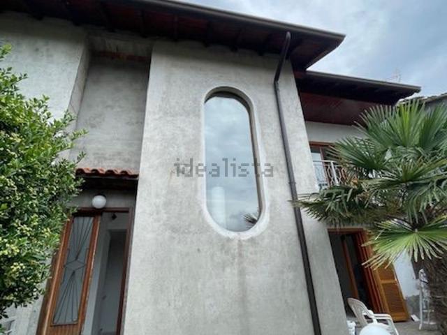 Rustici e casali in vendita di 220 m² in Via Baraggia