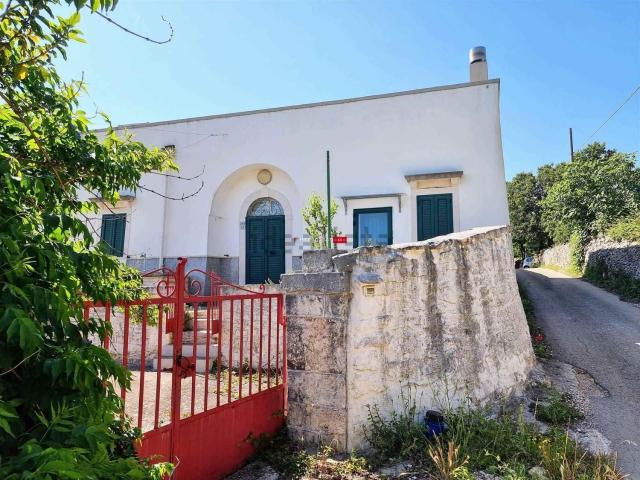 Rustici e casali in vendita di 220 m² in Via Barratta, 316