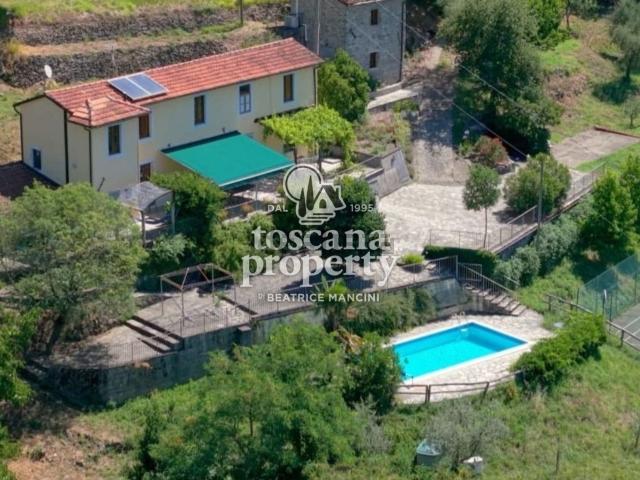 Rustici e casali in vendita di 220 m² in Via pascoli