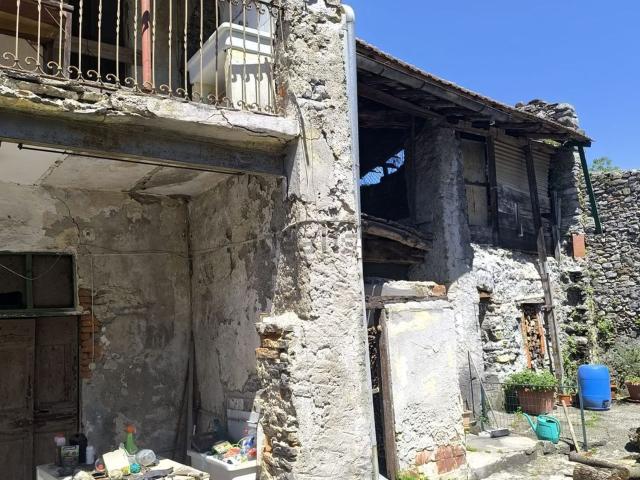 Rustici e casali in vendita di 220 m² in Via Roma, 47